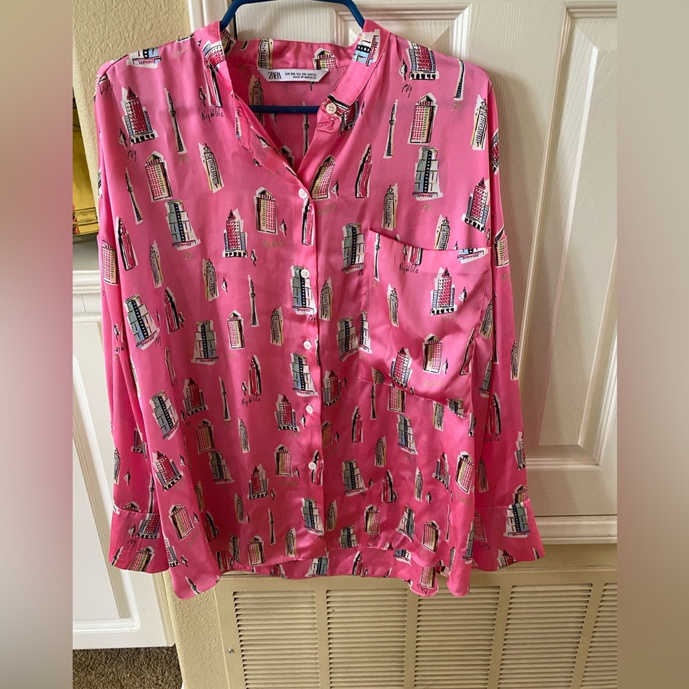 Zara pink printed satin blouse top  Bloggers favorite❤️💕buildings print